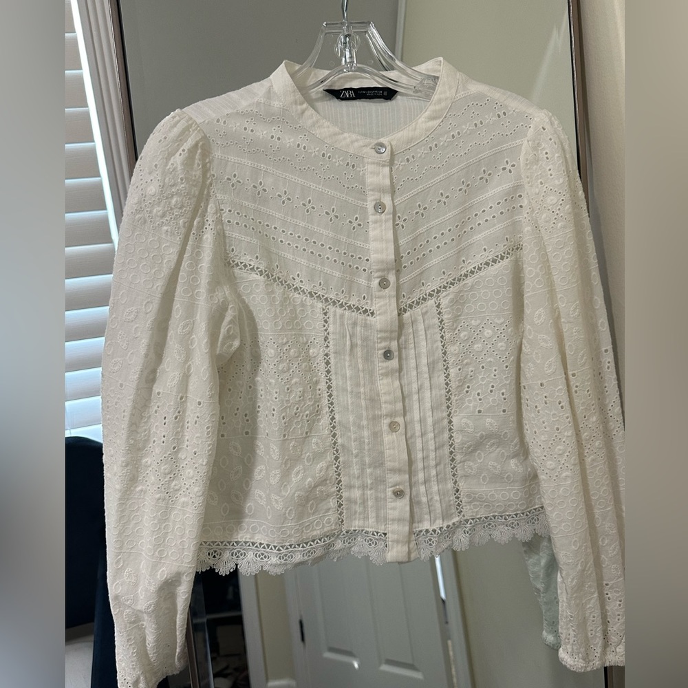 ZARA White Blouse with Buttons, Size M, Excellent Condition!